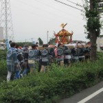 三連休の中日、お祭り、事故、交通渋滞。